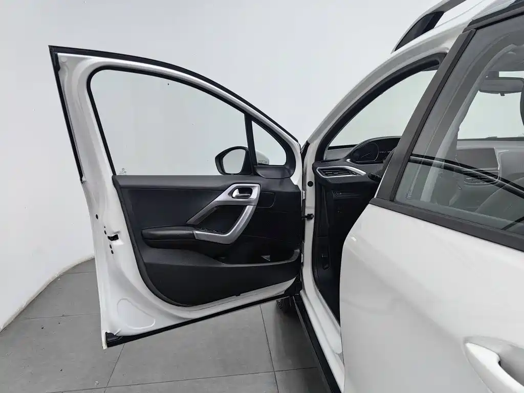 Peugeot 2008 — миниатюра 8