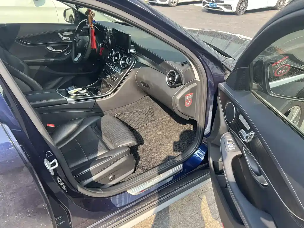 Mercedes-Benz C-Class — миниатюра 8