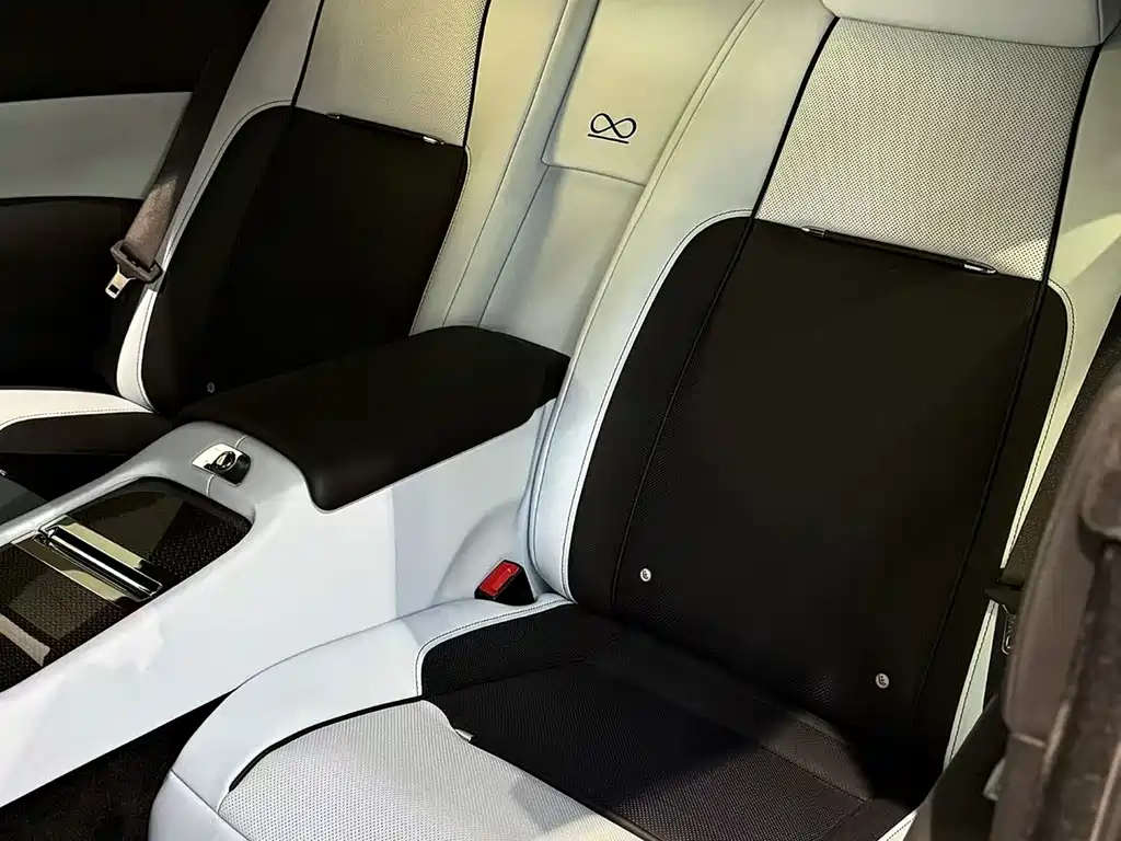 Rolls-Royce Wraith — миниатюра 8