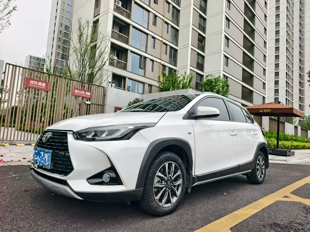 Toyota Yaris L 2023