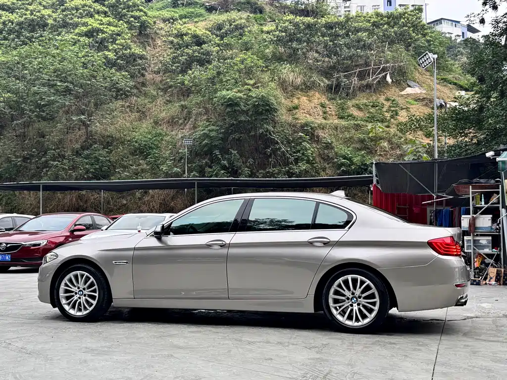 BMW 5 Series — миниатюра 6