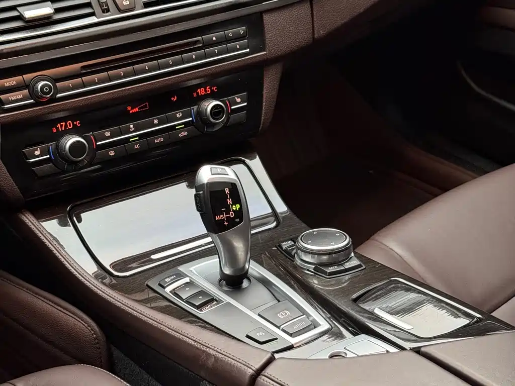 BMW 5 Series — миниатюра 13
