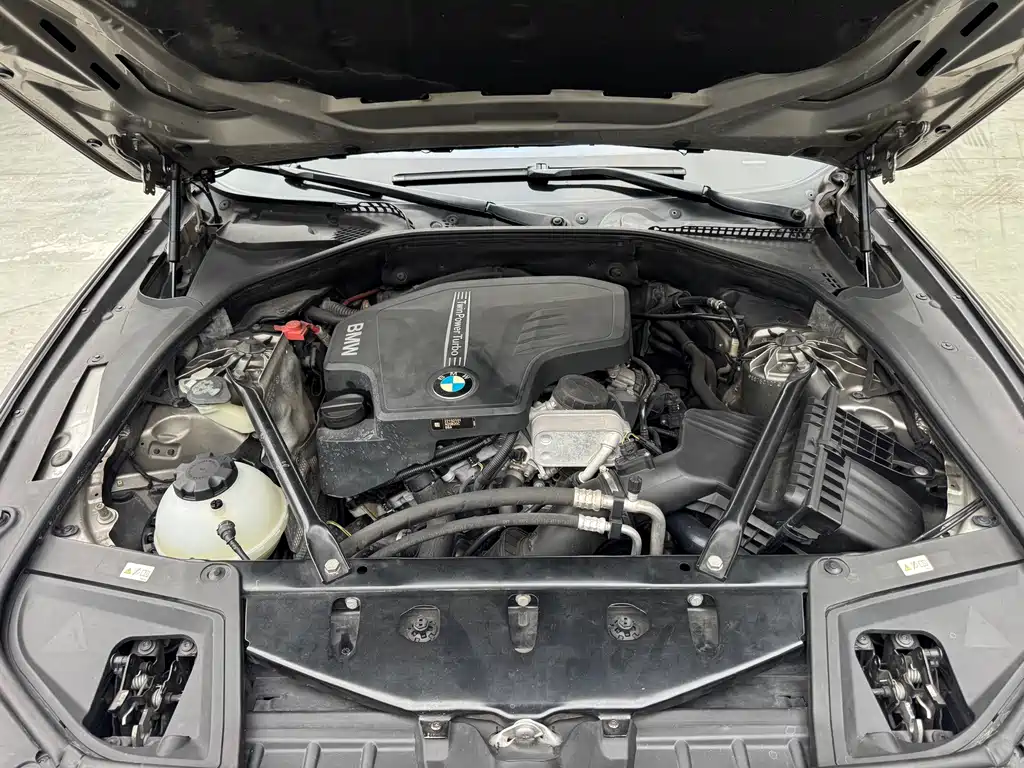 BMW 5 Series — миниатюра 19