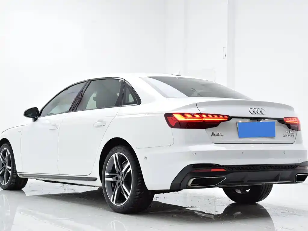 Audi A4L 2023 40 TFSI Luxury