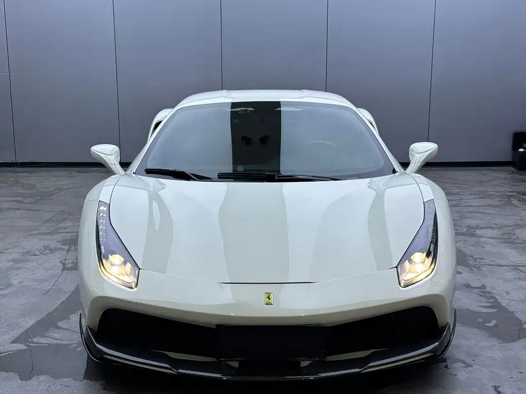FERRARI 488