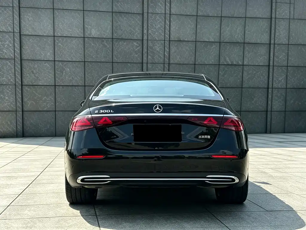 Mercedes-Benz E-Class — миниатюра 15