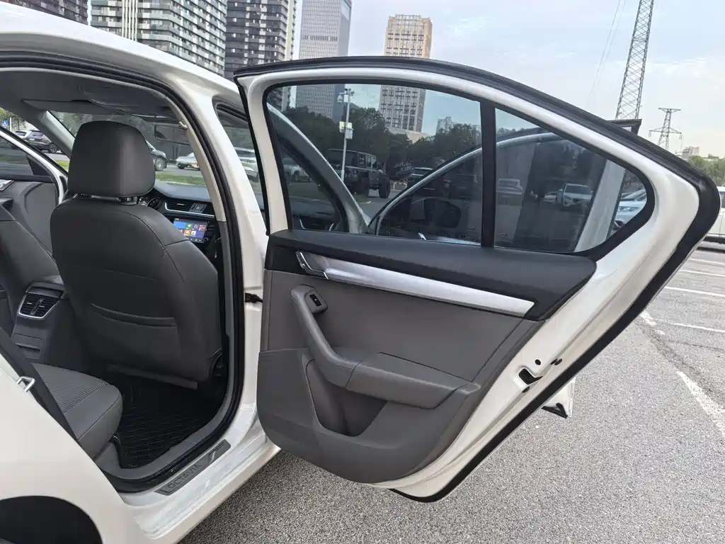 Skoda Octavia — миниатюра 18