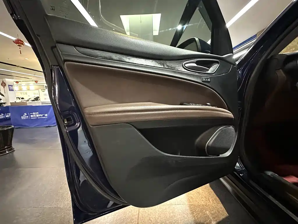 Alfa Romeo Stelvio — миниатюра 13