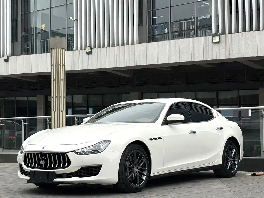 Maserati Ghibli 2021