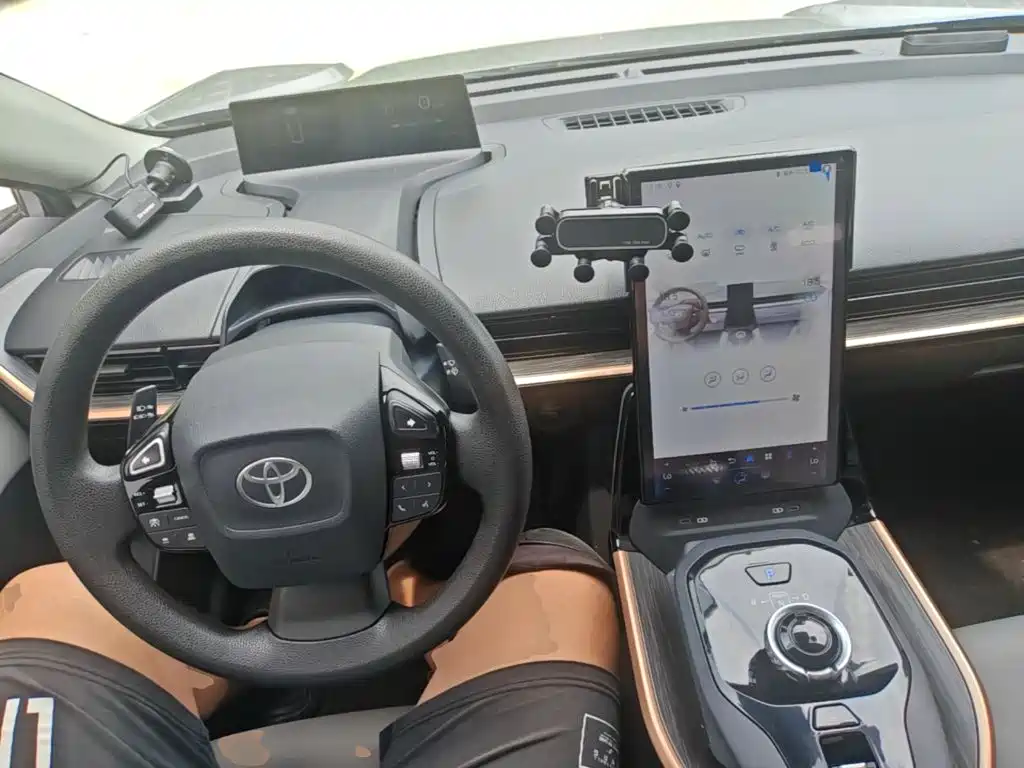 Toyota bZ3 — миниатюра 10