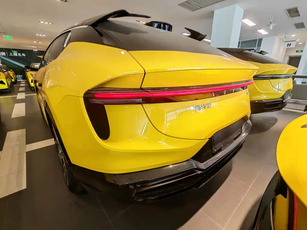 Lotus Eletre 2025 600 Luxury