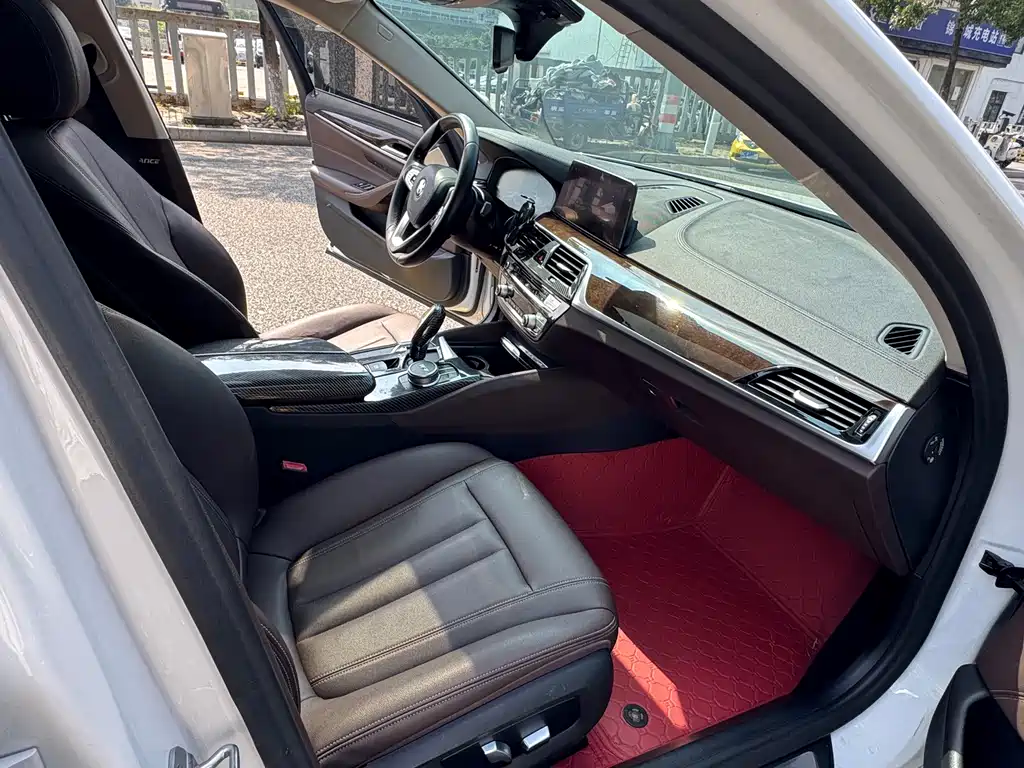 BMW 5 Series — миниатюра 9