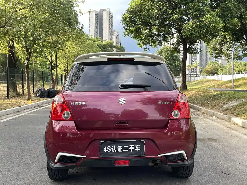 SUZUKI SWIFT