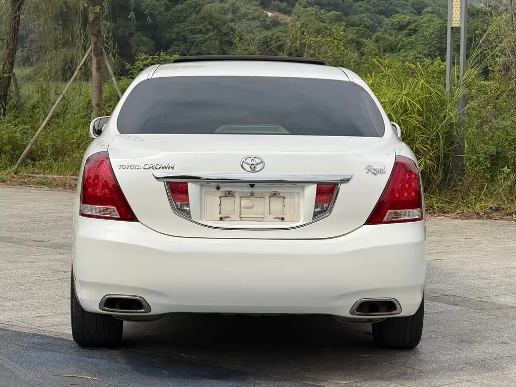 Toyota Crown — миниатюра 16