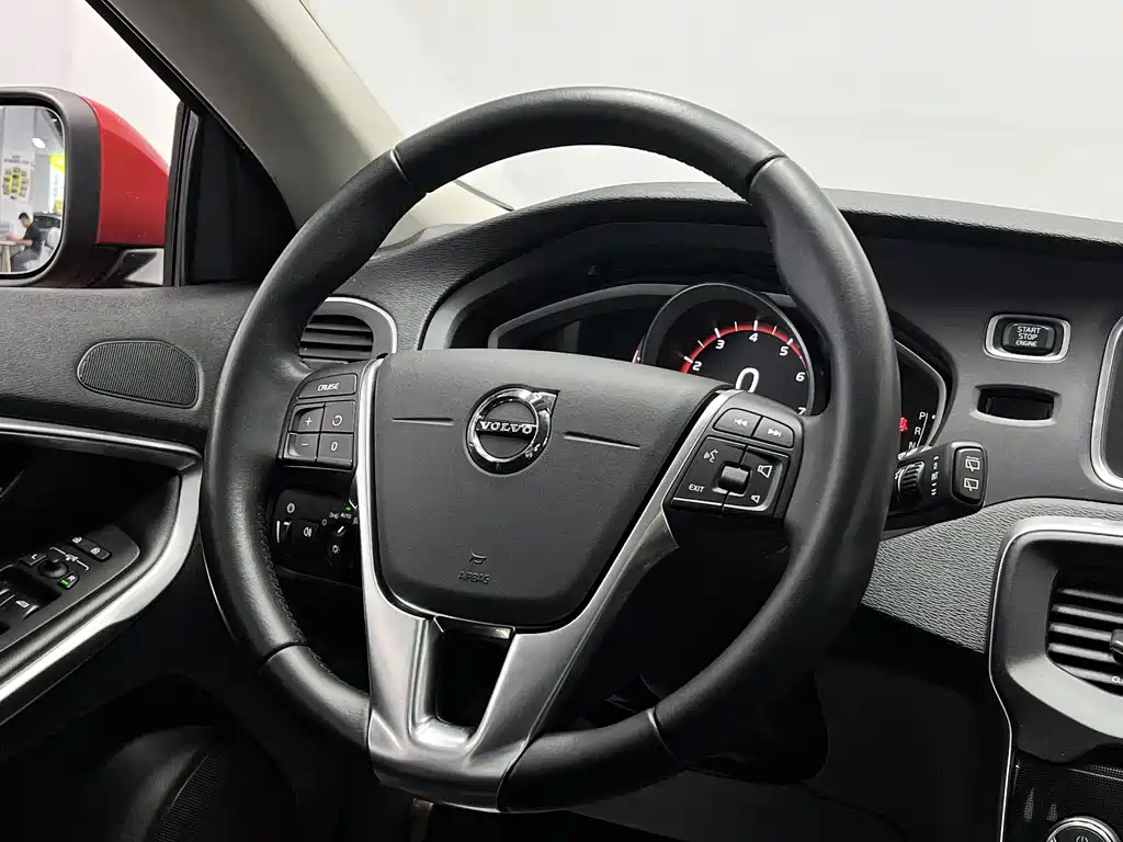 Volvo V40 — миниатюра 19