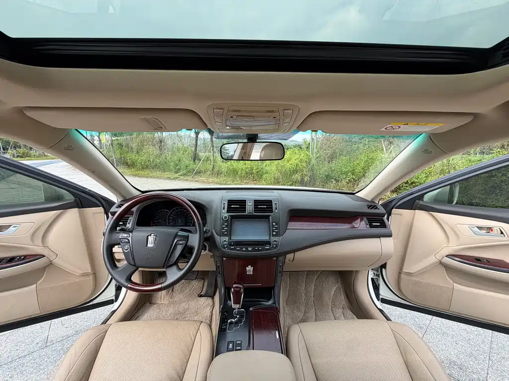 Toyota Crown — миниатюра 12