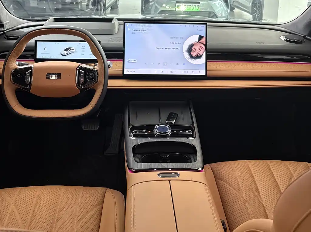 Geely Galaxy Galaxy 8 8 2025 130km EM-i Flagship