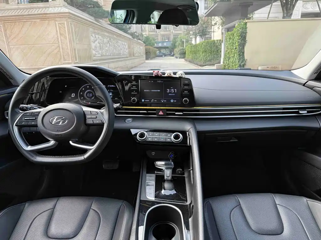 Hyundai Elantra 2021 1.5L CVT LUX Luxury