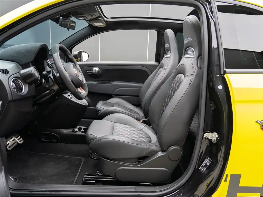 Abarth 695 2024 1.4T AT