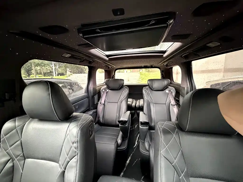 Toyota Alphard — миниатюра 5
