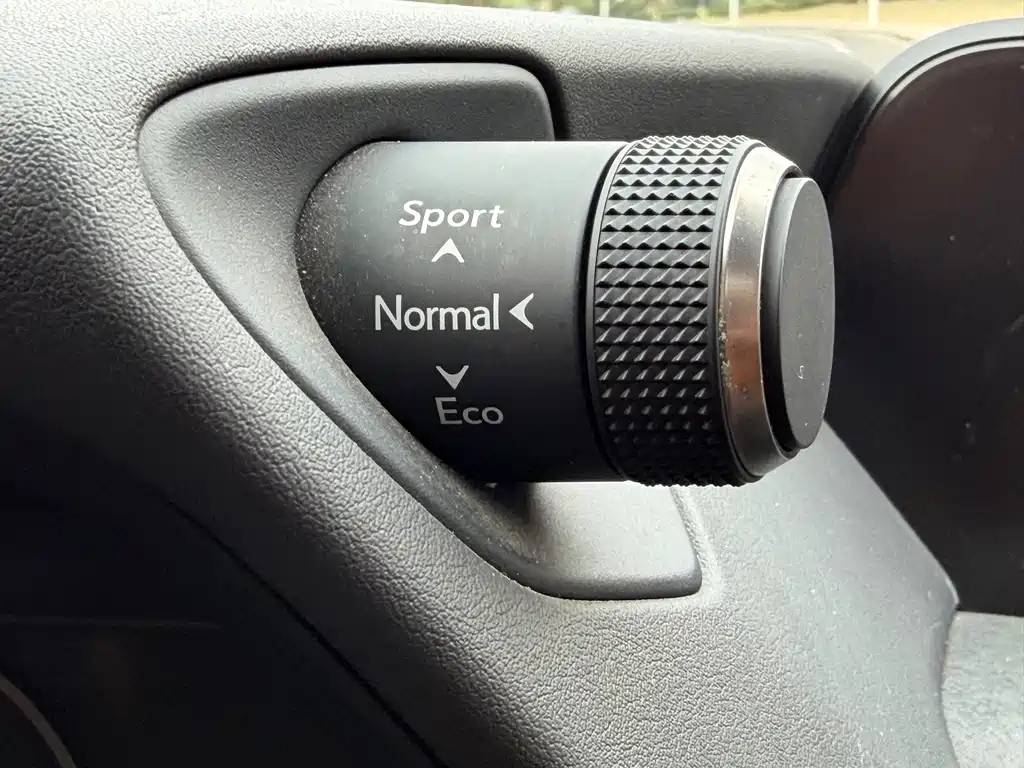 Lexus UX New Energy — миниатюра 8