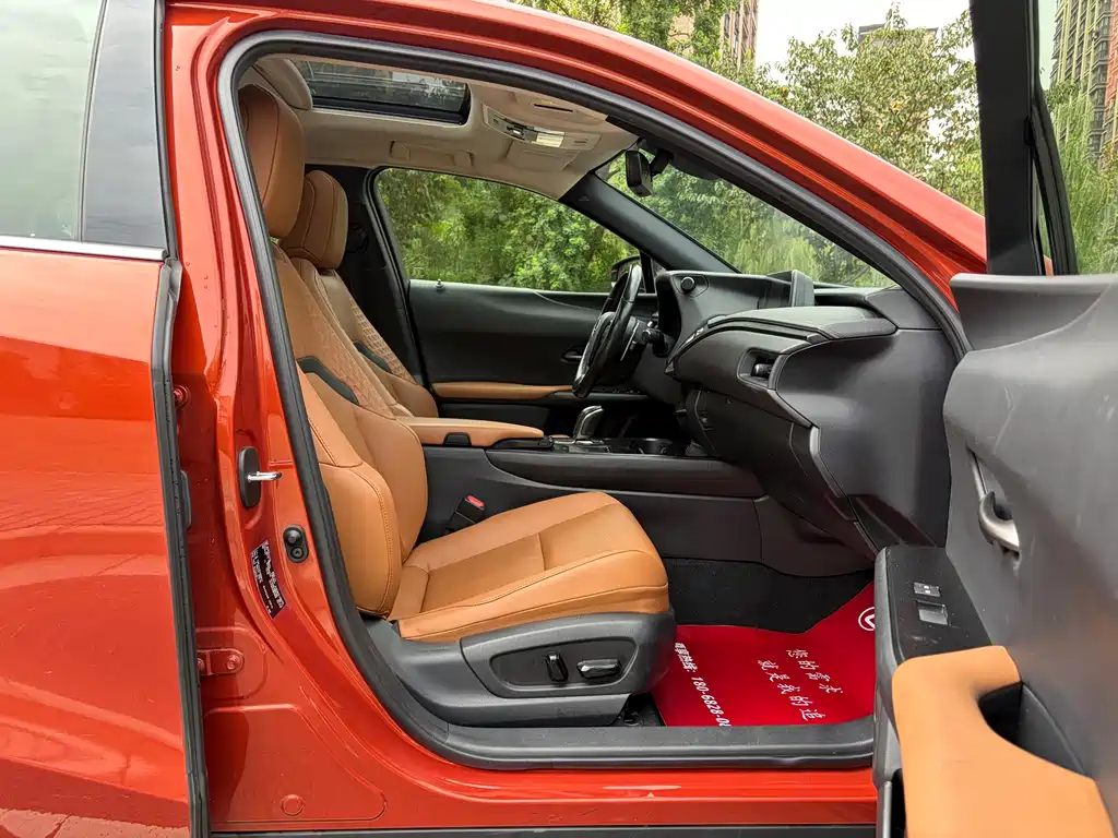 Lexus UX New Energy — миниатюра 6