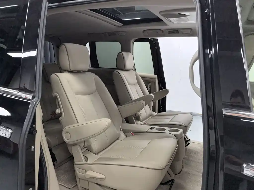 Nissan Quest — миниатюра 7