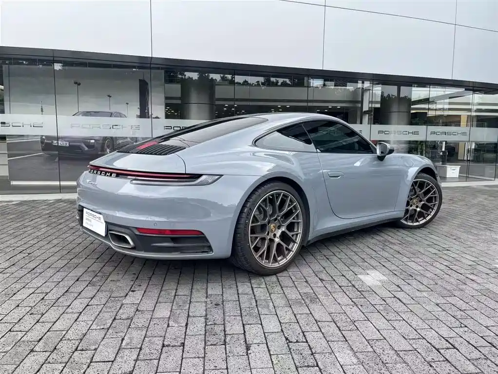 PORSCHE 911