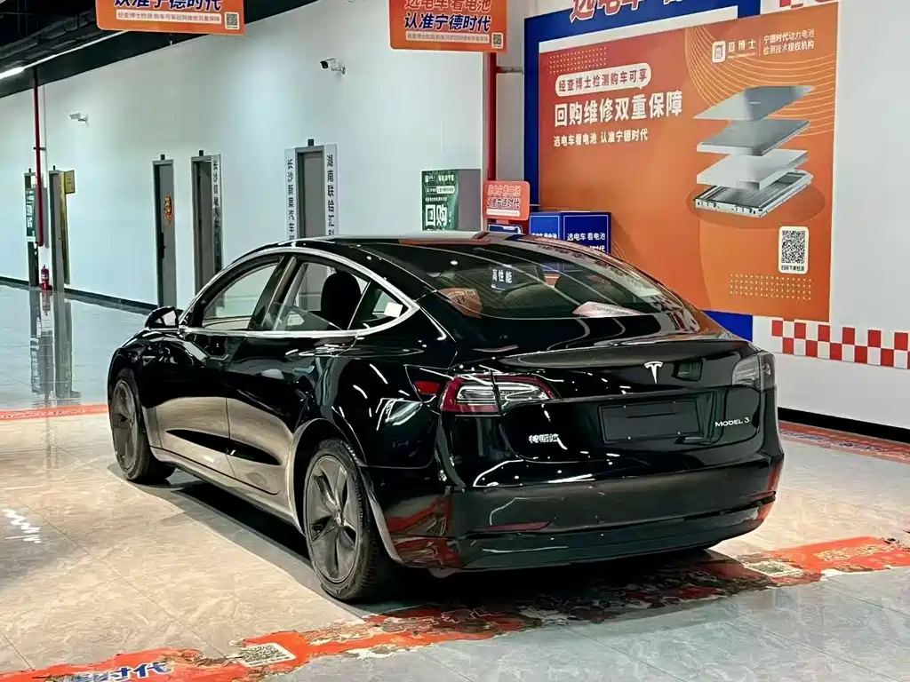 Tesla Model 3 — миниатюра 7