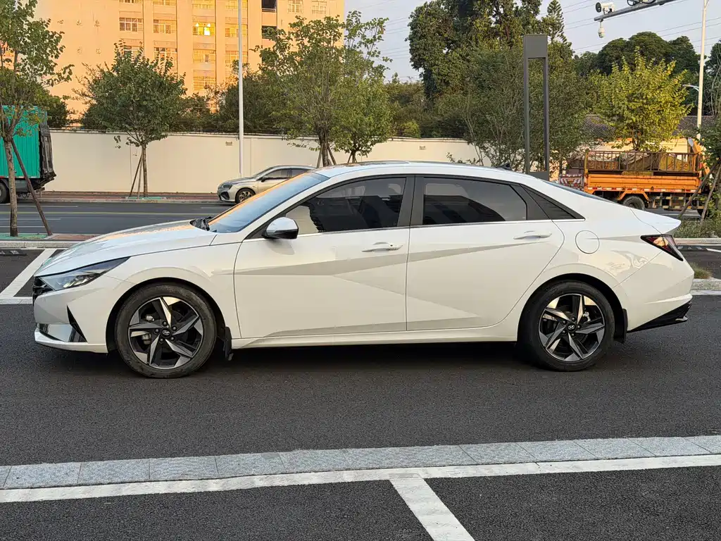 Hyundai Elantra — миниатюра 2