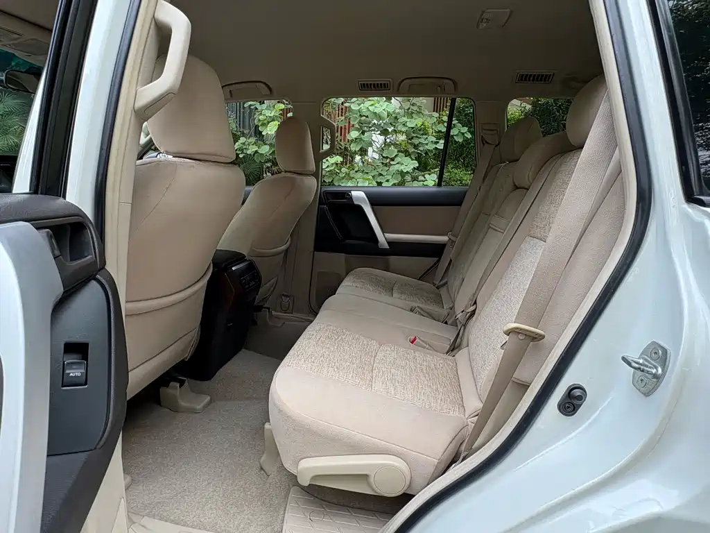 Toyota Land Cruiser Prado 2013 2.7L MT