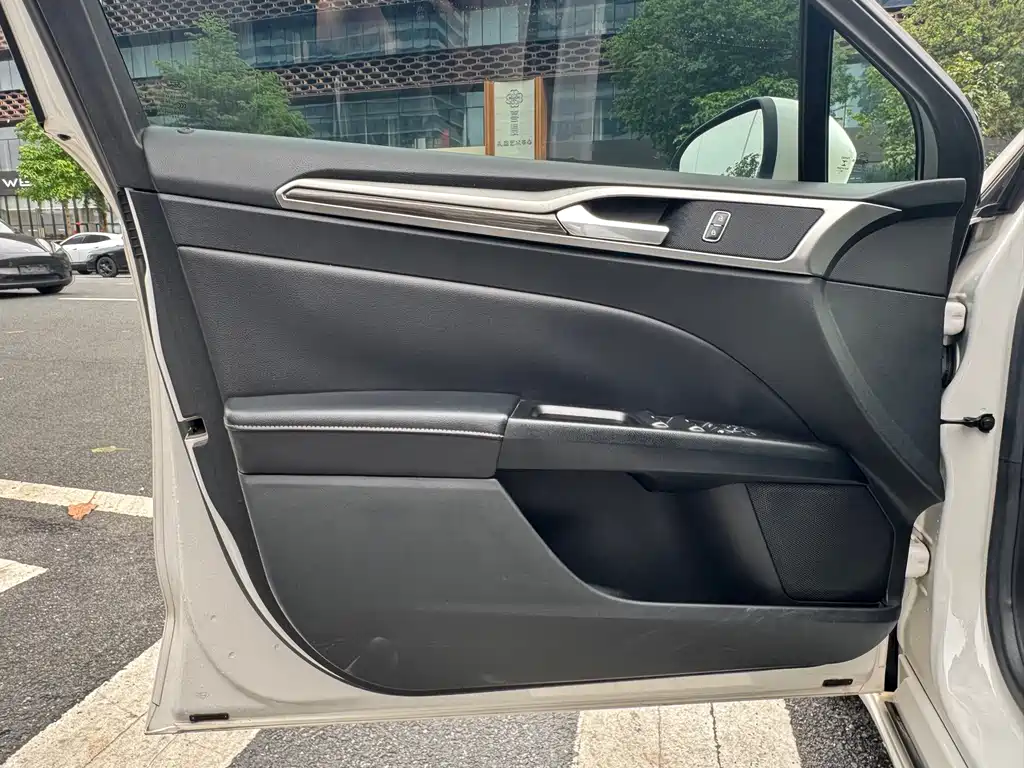 Ford Mondeo — миниатюра 11