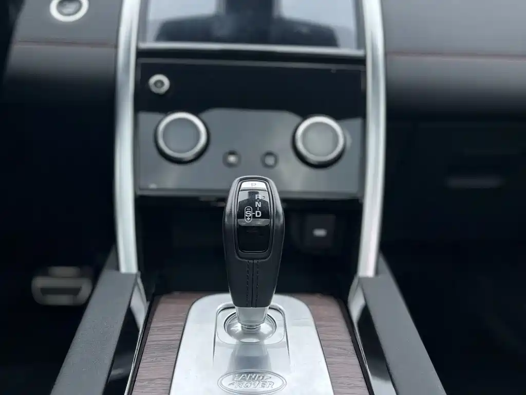 LAND ROVER DISCOVER NEW ENERGY SOURCES FOR SPORTS