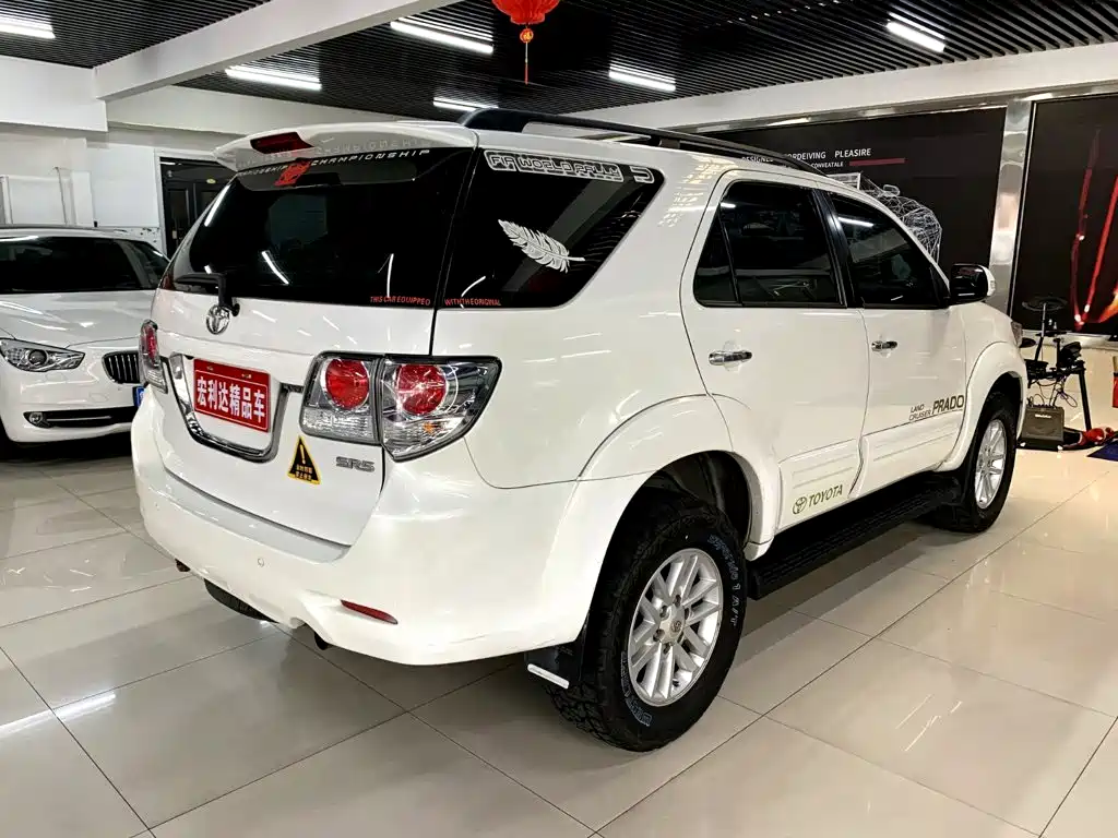 Toyota Fortuner — миниатюра 12