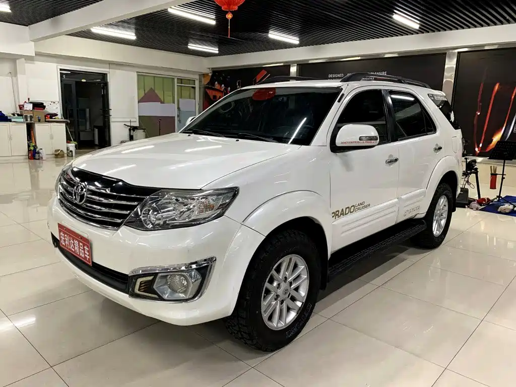 Toyota Fortuner — миниатюра 2