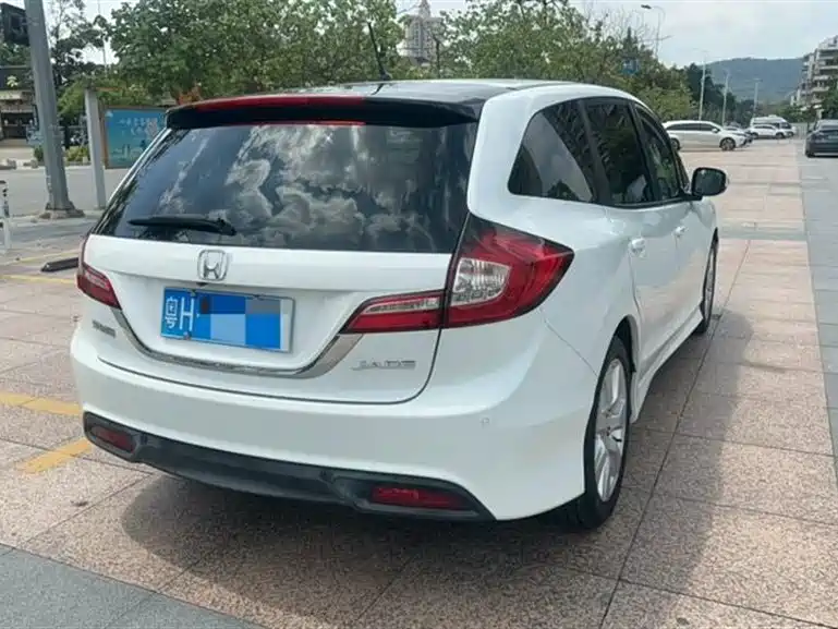 Honda Jade 2016 1.8L AT Comfort Elite 5 мест