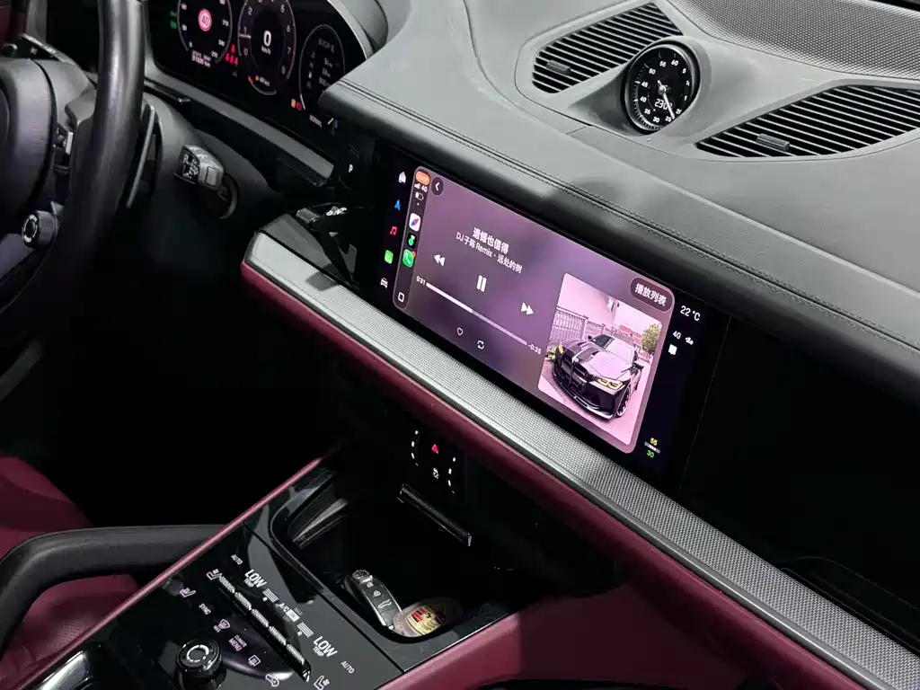 Porsche Cayenne — миниатюра 6