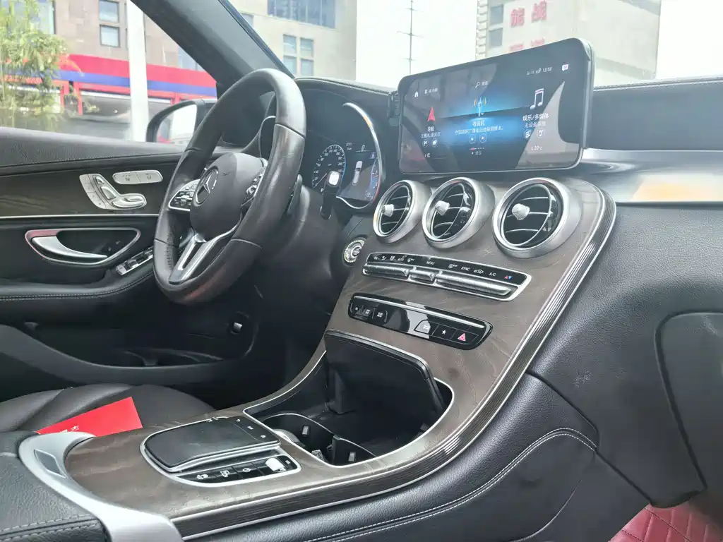 MERCEDES-BENZ GLC