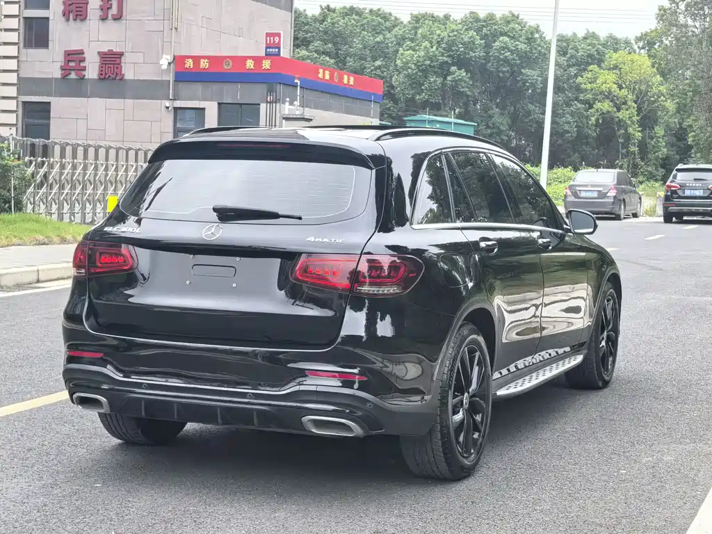 MERCEDES-BENZ GLC