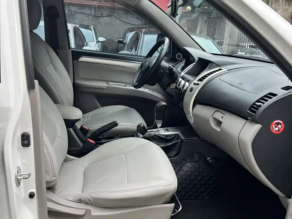 Mitsubishi Pajero Sport 3.0L Auto 4WD Executive Edition, фото 11