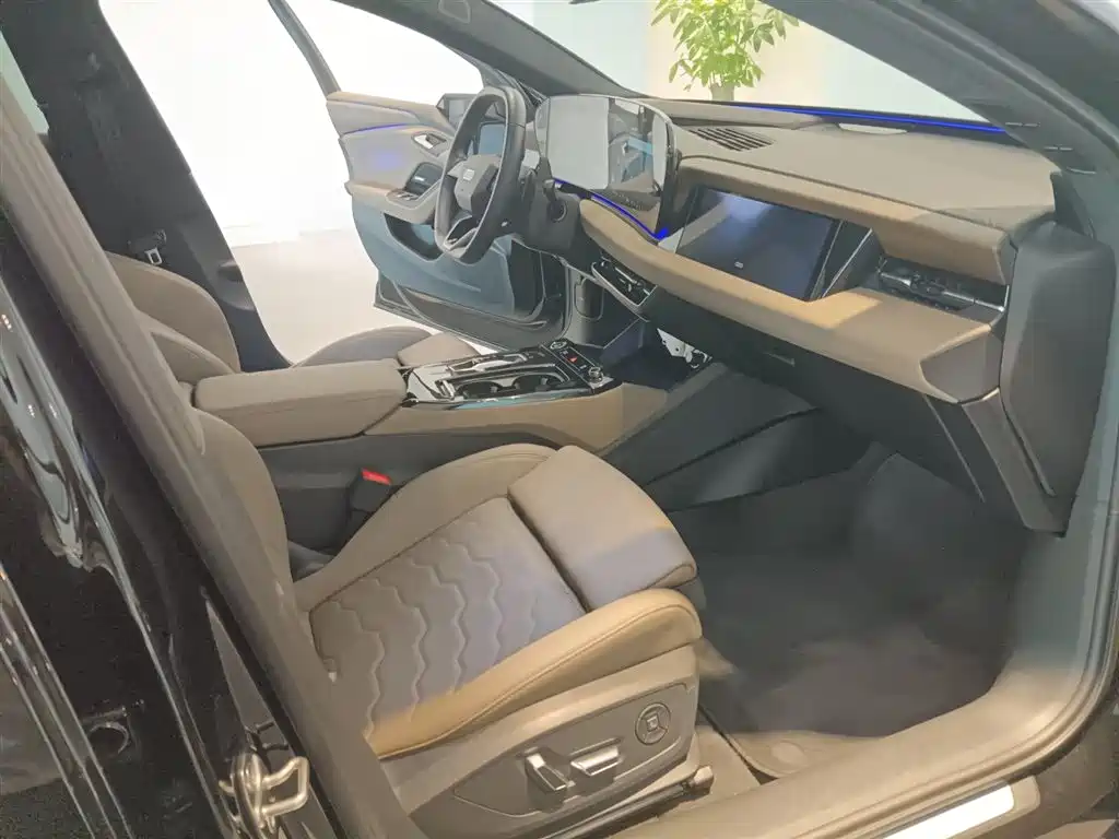 Audi A6L e-tron — миниатюра 12