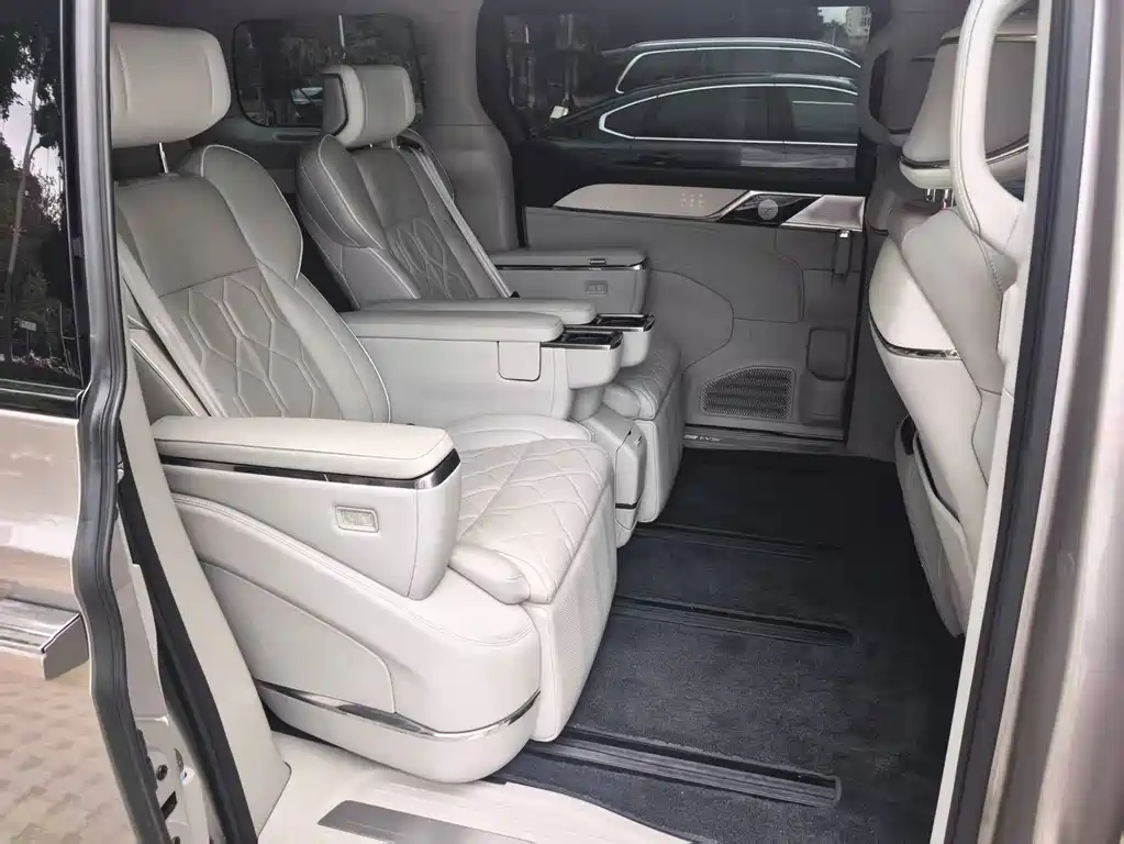 Volvo EM90 — миниатюра 6