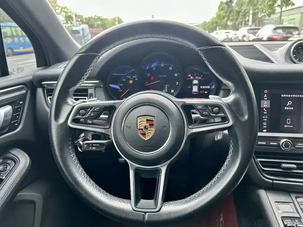Porsche Macan — миниатюра 8