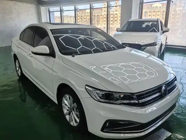 VOLKSWAGEN BORA