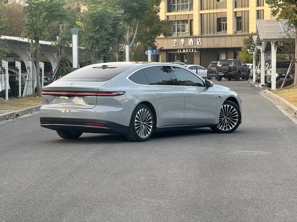 NIO NIO ET7