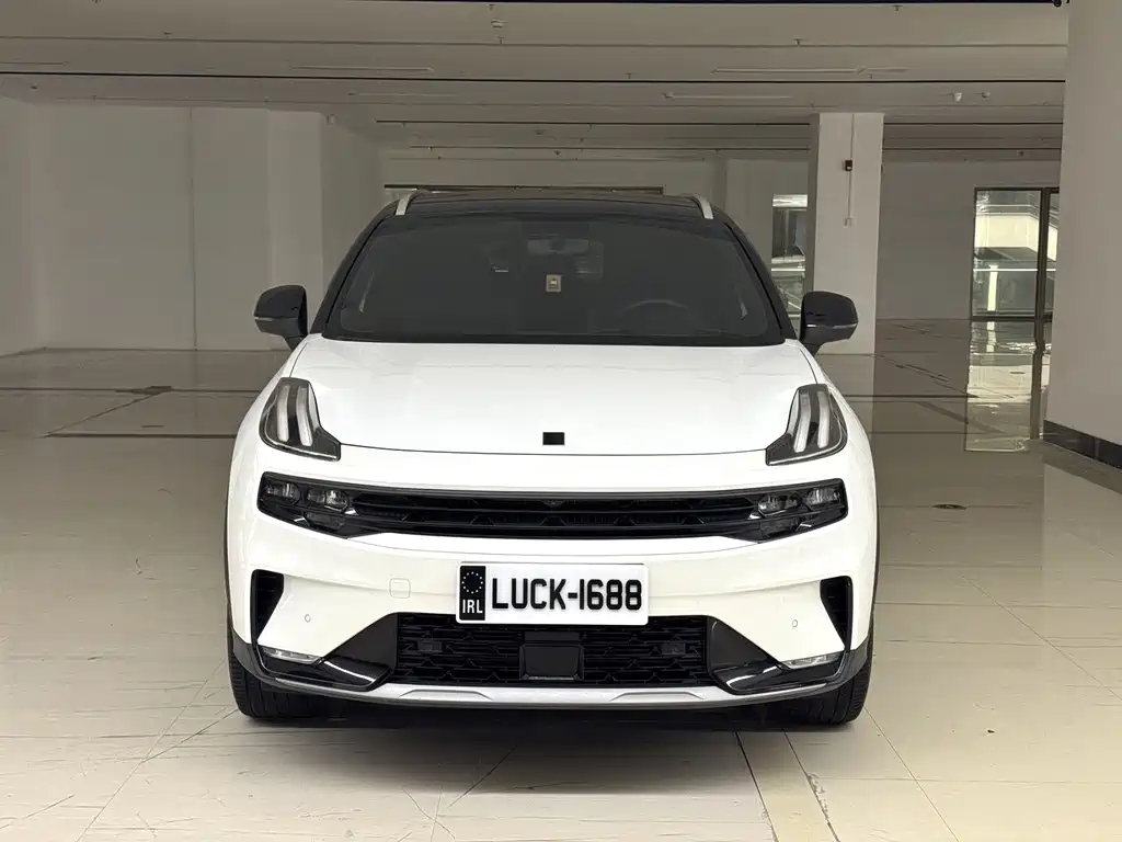 Lynk & Co 06