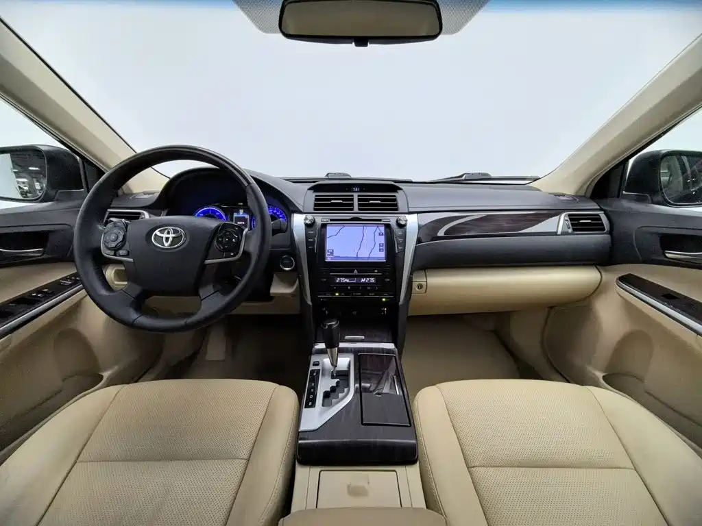 Toyota Camry — миниатюра 5