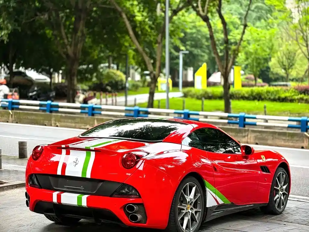 Ferrari California T 2012 4.3L