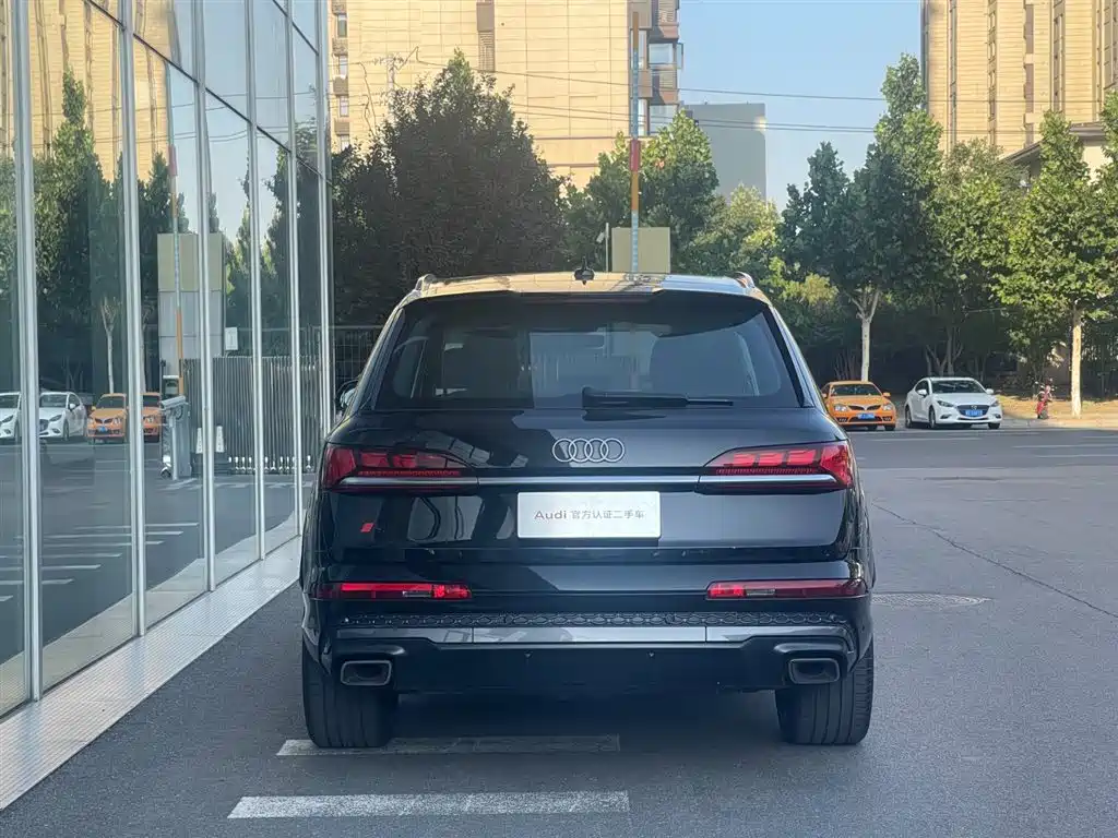 Audi Q7 2025 55 TFSI quattro S line Luxury