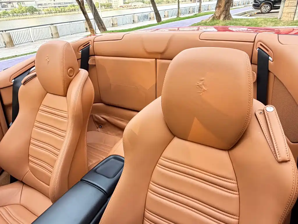 Ferrari California T 2012 4.3L
